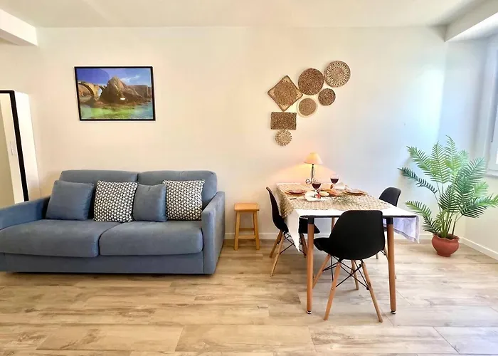 Cor De Mar • Patio • 2 Quartos • Centro Historico