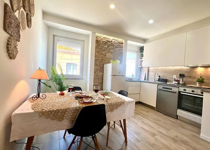 Cor De Mar • Patio • 2 Quartos • Centro Historico Peniche